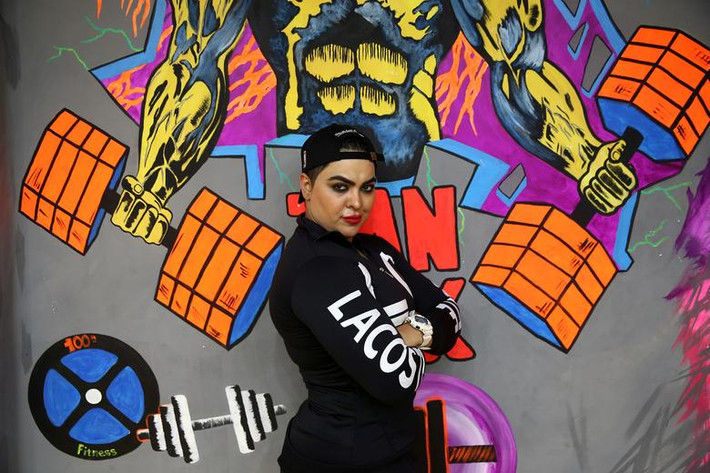 Nữ vận động viên thể hình người Iran Sharareh Nobahari, 30 tuổi, tạo dáng tại một phòng tập thể dục ở Tehran ngày 20/9/2019.