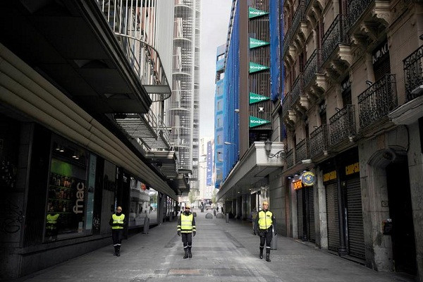 Tây Ban Nha, nước có dịch Covid-19 nghiêm trọng thứ hai tại Châu Âu, đã quyết định đóng cửa biên giới.