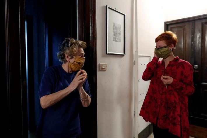 Với lệnh cấm trên, toàn bộ những người không phải công dân Châu Âu, ngoại trừ các nhà ngoại giao và nhân viên cứu trợ y tế, sẽ không được nhập cảnh vào khối này trong ít nhất 30 ngày tới. Ngoài ra, các chuyến hàng vận chuyển thiết bị y tế và hàng hoá thiết yếu vẫn được phép nhập cảnh vào lãnh thổ các nước EU. Tuy nhiên, đó mới chỉ là đề xuất.