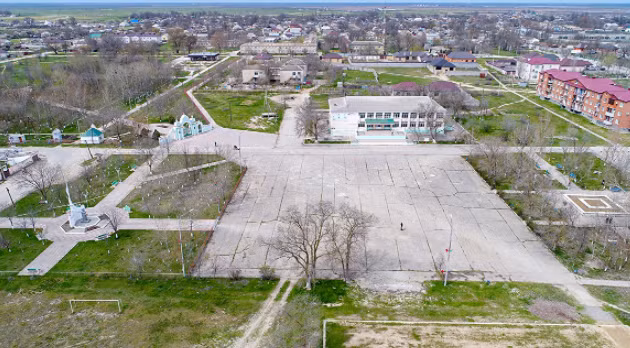 Yuzhno-Sukhokumsk là một thị trấn của Cộng hòa Dagestan thuộc Nga. Vào tháng 6, nhiệt độ tại thị trấn này duy trì ở mức trên 30 độ C và rất khô.