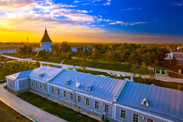 Tại thành phố Astrakhan, nhiệt độ vào mùa hè là khoảng 30 độ C và mức nhiệt cao nhất từng được ghi nhận là 41 độ C.