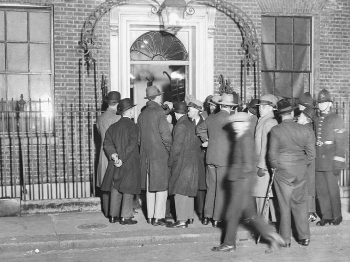 Tòa nhà số 10 phố Dowing cũng không thay đổi nhiều trong 100 năm qua.