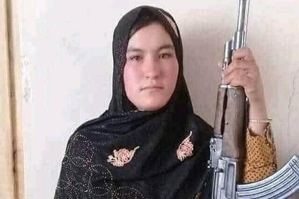 Sau hành động dũng cảm tiêu diệt 3 chiến binh Taliban, Qamar Gul được ca ngợi là "người hùng". Ảnh: Times Of Israel.