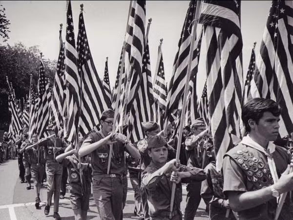 Các thành viên của Hội Nam Hướng đạo Mỹ thường tham gia diễu hành kỷ niệm Ngày Quốc khánh Mỹ. Ảnh chụp năm 1970.