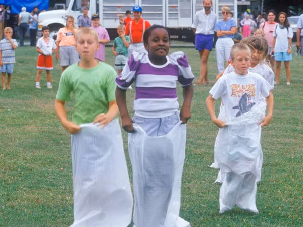 Các em nhỏ tham gia cuộc đua tại East Shore, Maryland, ngày 4/7/1991.