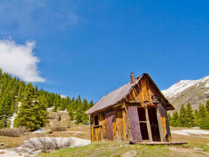 Animas Forks ở Colorado (Mỹ) từng là thị trấn khai khoáng nhộn nhịp, nhưng hiện tại nơi này chỉ là một mảnh đất hoang vắng với vài ngôi nhà tồi tàn nằm rải rác.