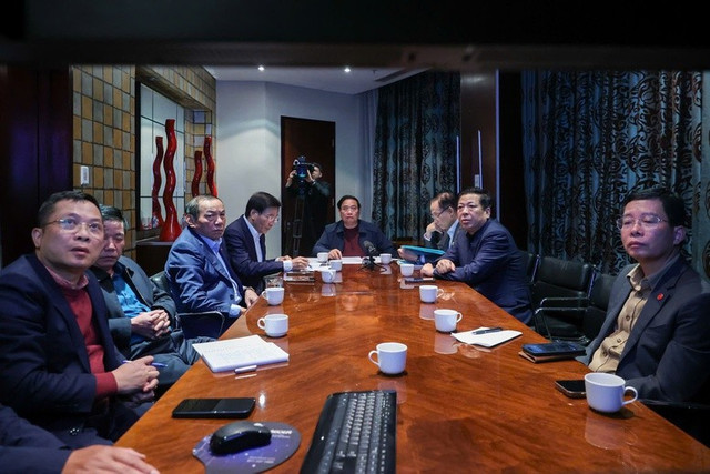 Thủ tướng chủ trì cuộc họp trực tuyến với trong nước về tình hình mưa lũ, ứng phó, khắc phục hậu quả thiên tai. Ảnh: VGP/Nhật Bắc.