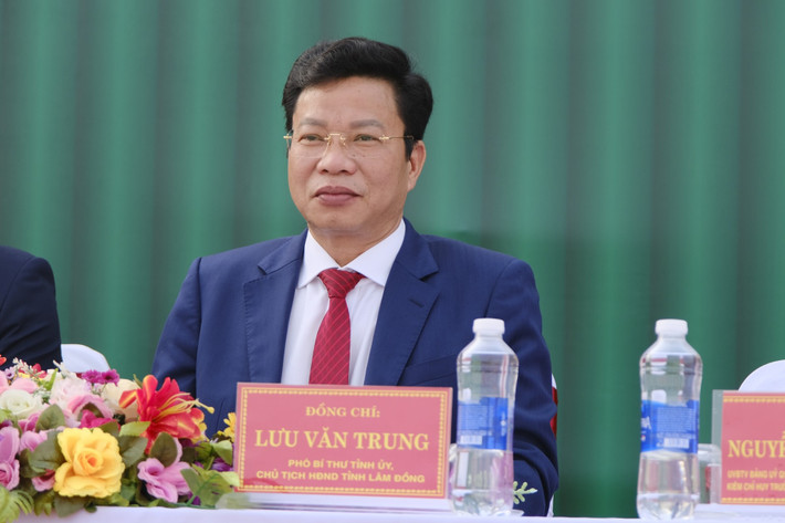 Đồng chí Lưu Văn Trung, Phó Bí thư Tỉnh ủy, Chủ tịch HĐND tỉnh Lâm Đồng dự Lễ giao nhận quân năm 2026 tại Điểm giao nhận quân số 1 - Ban Chỉ huy PTKV 2 - Đông Gia Nghĩa