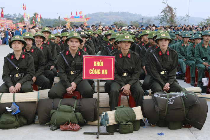 Khối tân binh tham gia thực hiện nghĩa vụ Công an