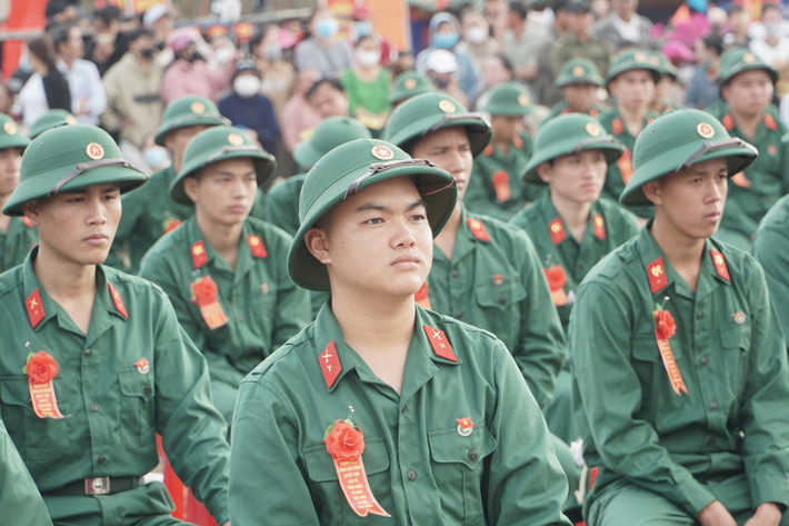 Thanh niên các địa phương trong quân phục chỉnh tề trong ngày hội tòng quân
