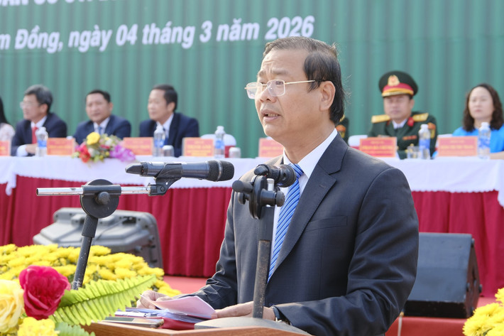 Đại diện lãnh đạo các địa phương có công dân tham gia nhập ngũ, đồng chí Trịnh Anh, Chủ tịch UBND phường Bắc Gia Nghĩa dặn dò, gửi gắm kỳ vọng vào các tân binh trước khi lên đường nhập ngũ