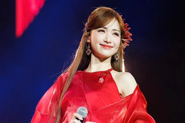 Hòa Minzy từng đóng góp trăm triệu đồng cho dự án Nuôi Em