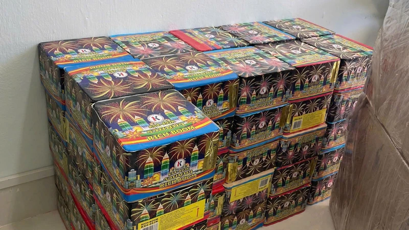 Bắt giữ người mua bán pháo nổ trái phép tại xã Bà Nà