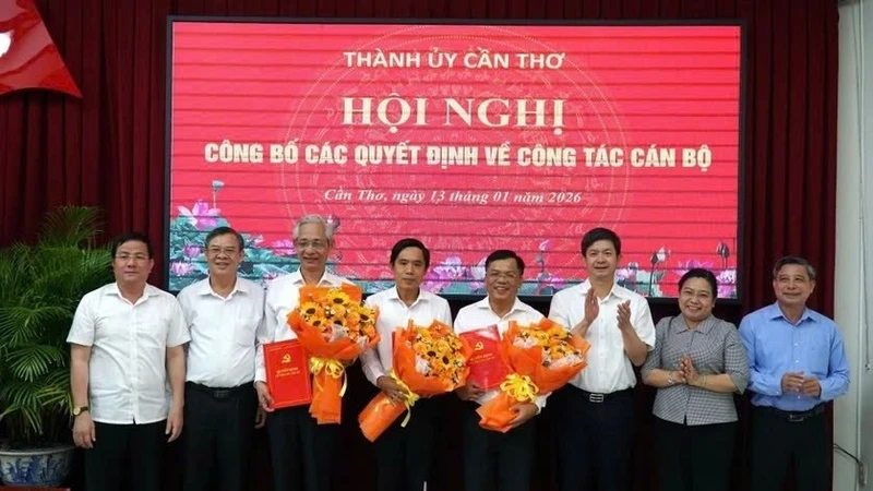 Cần Thơ: Công bố các quyết định của Ban Bí thư và Thành ủy về công tác cán bộ