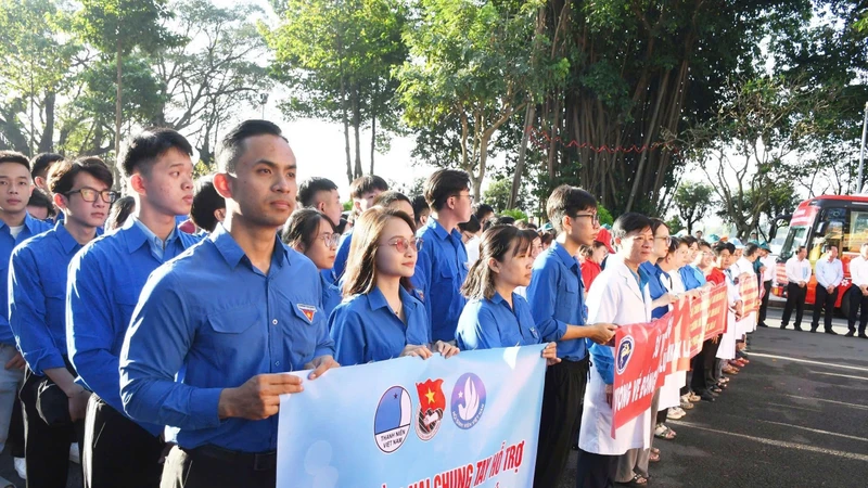 Đồng Nai: Gần 300 y bác sĩ, cán bộ và tình nguyện viên lên đường vì Đắk Lắk