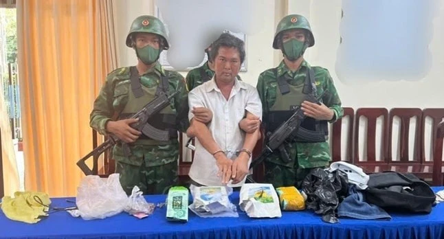 An Giang: Bắt giữ nghi phạm mang hơn 4kg ma túy từ Campuchia về Việt Nam