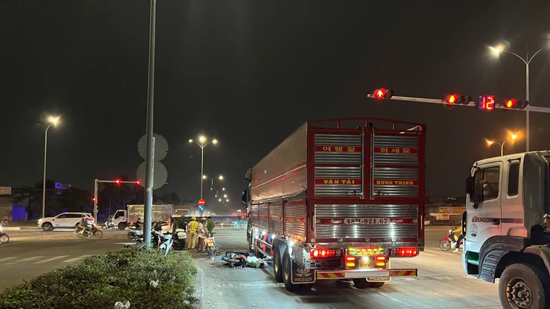 TPHCM: Người phụ nữ tử vong sau va chạm với xe tải tại giao lộ Quốc lộ 1K