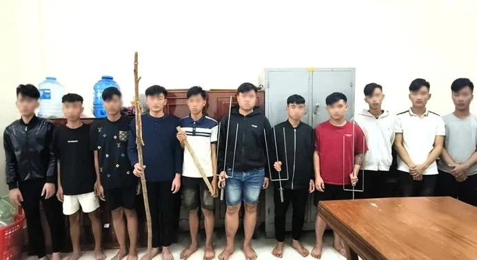 Nhóm thanh niên mang hung khí gây náo loạn đường phố ở Đồng Nai