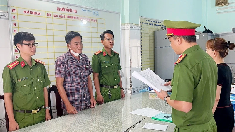 Bắt tạm giam bị can lừa đảo chiếm đoạt hơn 1 tỷ đồng