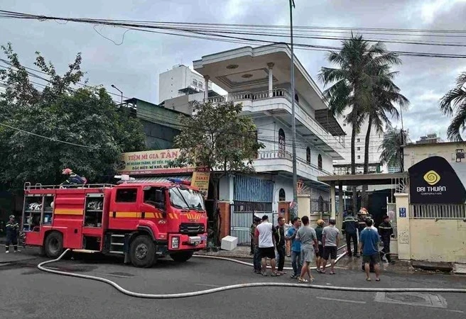 Cháy lớn tại đường Củ Chi, toàn bộ kho hàng bị thiệt hại