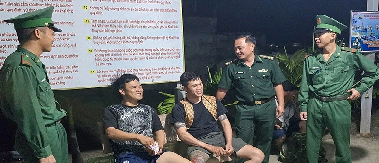 Cứu kịp thời 4 thuyền viên tàu cá bị chìm trên biển Cà Mau