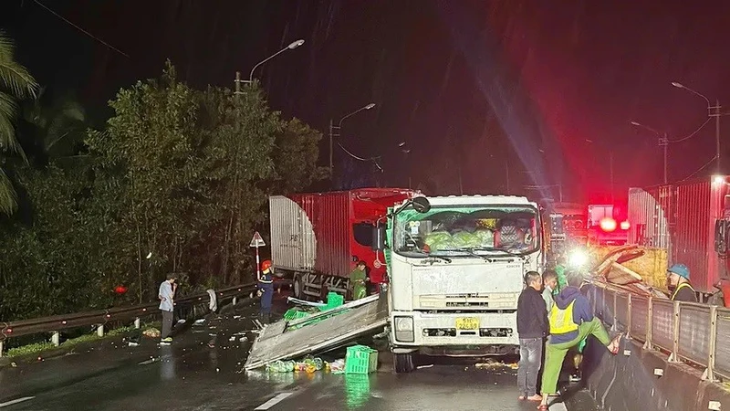 Gia Lai: Xe tải đâm vào đuôi xe cùng chiều, tài xế tử vong