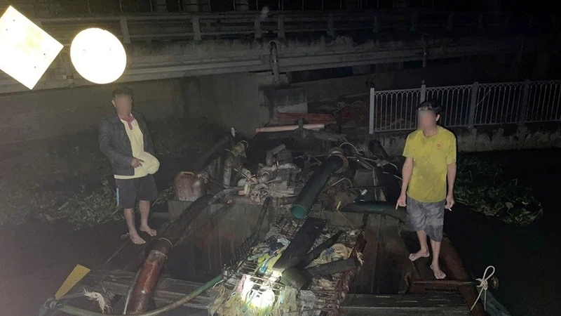 Phát hiện 3 trường hợp khai thác, vận chuyển cát trái phép ở Vĩnh Long