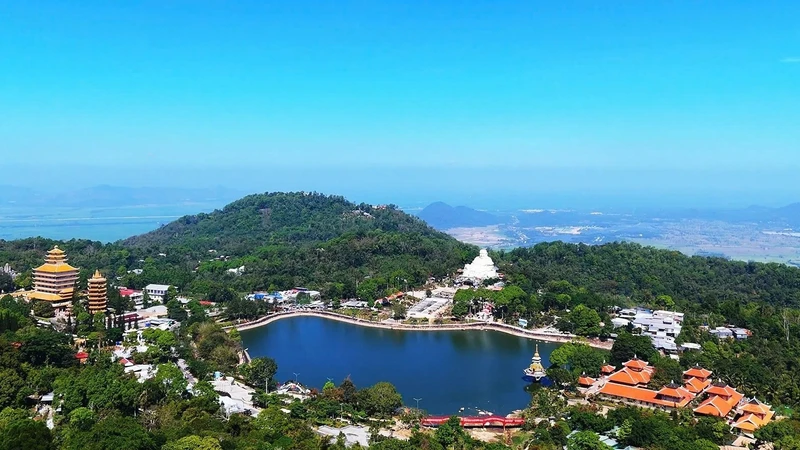 Du xuân An Giang: Chạm vào tinh hoa văn hóa và thiên nhiên vùng Bảy Núi