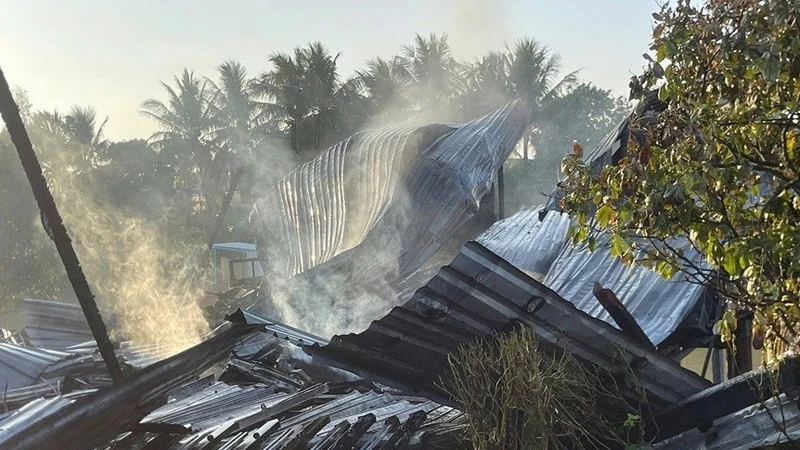 An Giang: Dân quân phối hợp chữa cháy nhà dân tại xã Bình Mỹ