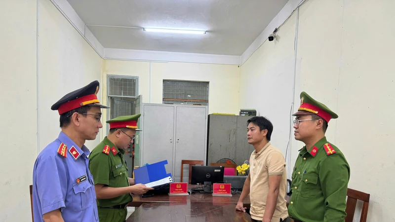 Đà Nẵng: Bắt tạm giam đối tượng nhiều lần khai thác cát trái phép 
