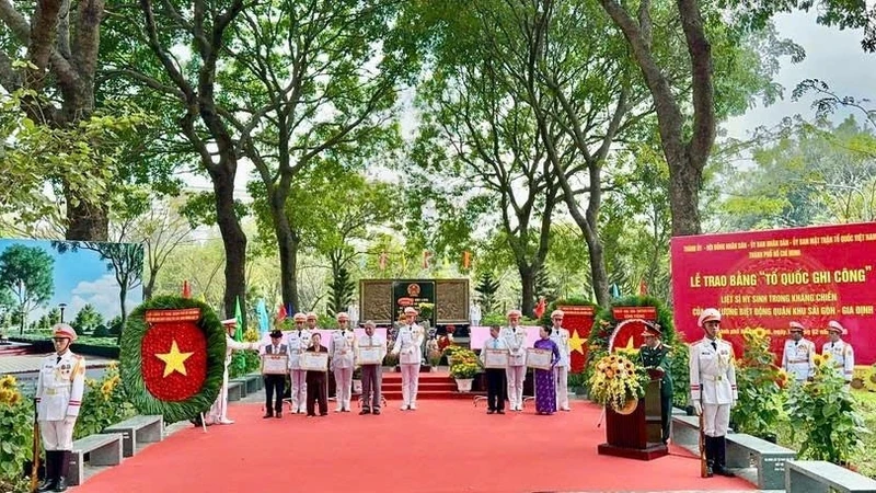Trao Bằng "Tổ quốc ghi công" đối với 49 liệt sĩ Biệt động Sài Gòn – Gia Định
