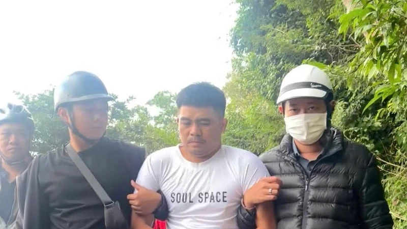 Đà Nẵng: Bắt giữ khẩn cấp nghi phạm tấn công vợ giữa đường