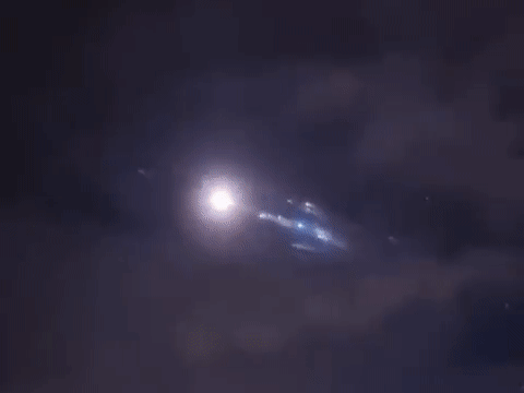 Cách phi hành gia xử lý quần áo bẩn thế nào? - Hình 9 Cach phi hanh gia xu ly quan ao ban the nao?-Hinh-9