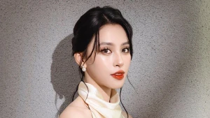 Hoa hậu Tiểu Vy lên tiếng về việc dự sự kiện có logo quảng cáo cá độ