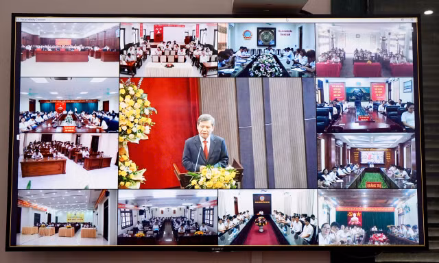 trao-quyet-dinh-3-chanh-toa-toa-phuc-tham-tand-toi-cao-va-26-chanh-an-tinh-thanh-pho-sau-sap-nhap-3-7750-9766jpg.jpg