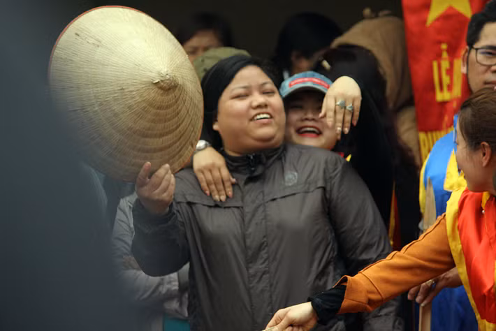 Tham dự ngày hội thổi cơm, dân làng Thị Cấm ai ai cũng từng bừng phấn khởi.