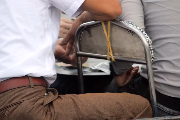 Thậm chí có đò còn để khách vô tư bày cả mâm lên để sát phạt nhau.