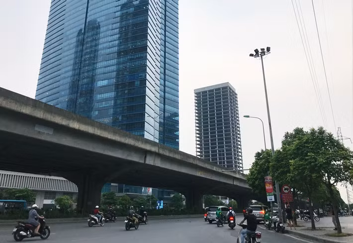 Liên quan đến việc điều tra, C03 cũng đề nghị cung cấp tài liệu về kết quả thanh tra, việc xử lý kết quả sau thanh tra (trong đó có vai trò cá nhân có liên quan) của Thanh tra Bộ Xây dựng đối với 2 dự án - Khu dịch vụ tổng hợp 122 Vĩnh Tuy và Trung tâm điều hành và giao dịch Vicem.