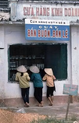 Những cửa hàng mậu dịch quen thuộc thời bao cấp.