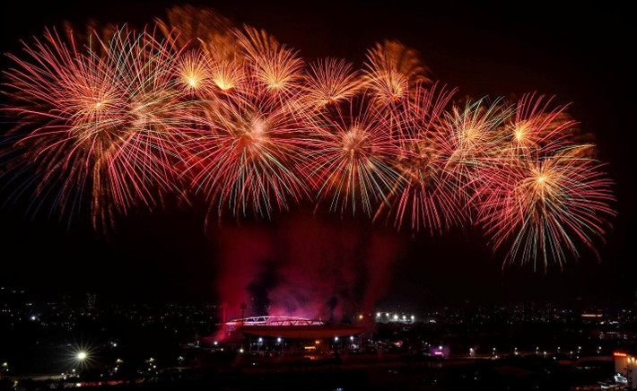 Khu vực sân vận động quốc gia Mỹ Đình lung linh với màn pháo hoa tầm cao trong đêm sơ duyệt chương trình nghệ thuật đặc biệt “Dưới lá cờ vẻ vang của Đảng”.