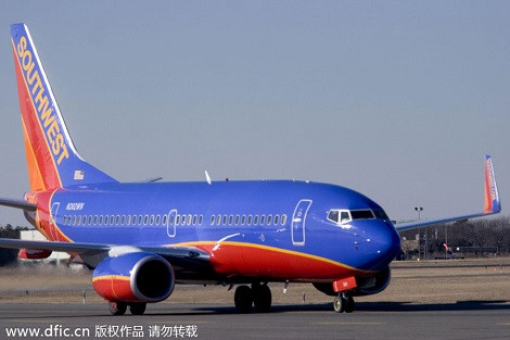 Hãng hàng không Southwest: Là hãng hàng không giá rẻ lớn nhất tại Mỹ. Southwest sở hữu số lượng máy bay nhiều thứ 3 trên thế giới, gồm 539 chiếc và tất cả là Boeing 737. Tuy là hãng hàng không giá rẻ nhưng Southwest có doanh thu lớn thứ 6 tại Mỹ và số lượng hành khách hãng chuyên chở là lớn nhất trên thế giới. Mỗi ngày, hãng cung cấp trung bình khoảng 3500 chuyến bay và có uy tín về mức độ an toàn cao.