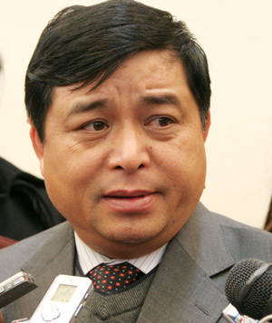 Đầu năm 2009, ông được điều động tham gia Ban Chấp hành, Ban Thường vụ Tỉnh ủy và giữ chức Phó bí thư tỉnh ủy Ninh Thuận, rồi đến vị trí Chủ tịch Ủy ban Nhân dân tỉnh Ninh Thuận và Bí thư Tỉnh ủy Ninh Thuận vào tháng 9/2010.