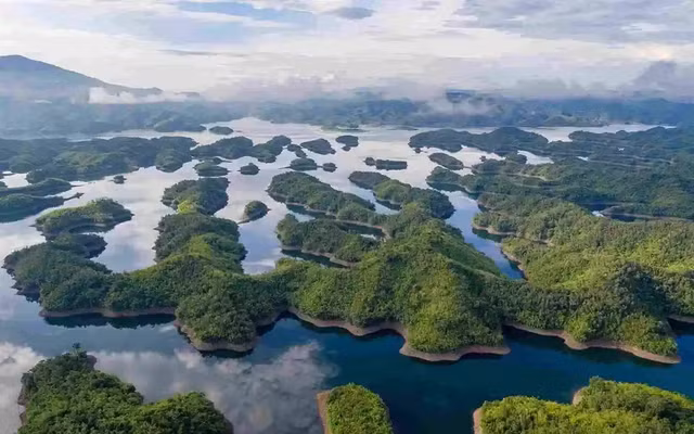 Hồ Tà Đùng nhìn từ trên cao. (Ảnh: Cổng thông tin du lịch Đăk Nông) Hồ Tà Đùng nhìn từ trên cao. (Ảnh: Cổng thông tin du lịch Đăk Nông)