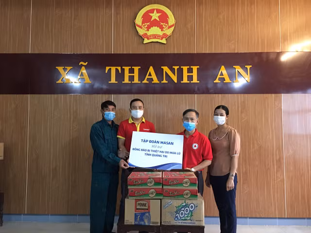 Tập đoàn Masan ủng hộ 6 tấn thịt viên và hàng trăm ngàn sản phẩm thiết yếu đến người dân miền Trung Tap doan Masan ung ho 6 tan thit vien va hang tram ngan san pham thiet yeu den nguoi dan mien Trung