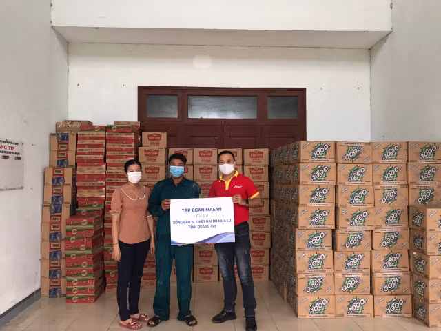 Tập đoàn Masan ủng hộ 6 tấn thịt viên và hàng trăm ngàn sản phẩm thiết yếu đến người dân miền Trung - Hình 2 Tap doan Masan ung ho 6 tan thit vien va hang tram ngan san pham thiet yeu den nguoi dan mien Trung-Hinh-2