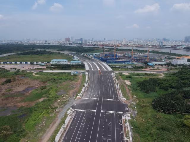 Cận cảnh con đường do ông Tất Thành Cang ký với nhà đầu tư ở Thủ Thiêm - Hình 2 Can canh con duong do ong Tat Thanh Cang ky voi nha dau tu o Thu Thiem-Hinh-2