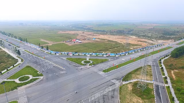Lãnh đạo tỉnh Bình Dương nói gì về vụ bán 43ha đất công giá bèo? - Hình 2 Lanh dao tinh Binh Duong noi gi ve vu ban 43ha dat cong gia beo?-Hinh-2