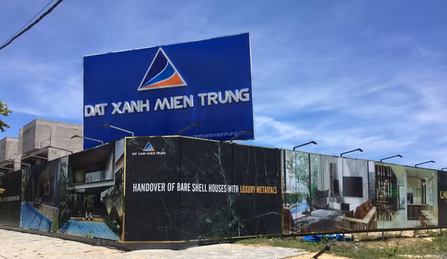 Cận cảnh 36 căn biệt thự của Đất Xanh Miền Trung bị thu hồi giấy phép xây dựng ở Đà Nẵng Can canh 36 can biet thu cua Dat Xanh Mien Trung bi thu hoi giay phep xay dung o Da Nang