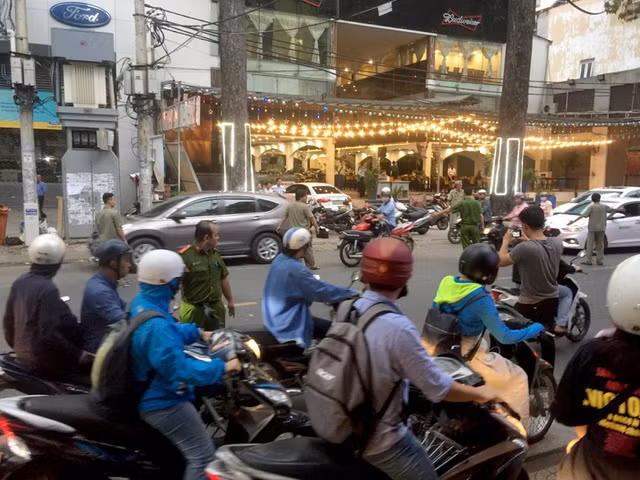 Thông tin mới vụ người đàn ông bị chém lìa cánh tay ở Sài Gòn Thong tin moi vu nguoi dan ong bi chem lia canh tay o Sai Gon