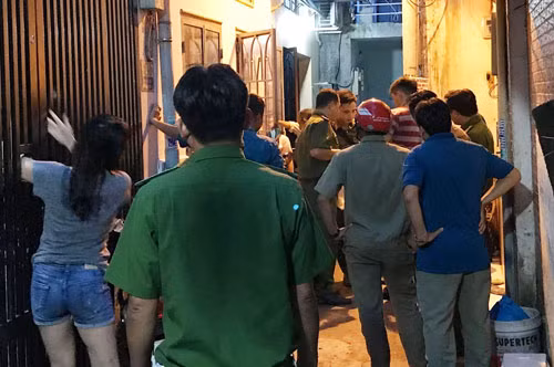7 bà cháu ngạt thở trong ngôi nhà đóng kín cửa ở Sài Gòn, một cháu bé đã tử vong - Hình 2 7 ba chau ngat tho trong ngoi nha dong kin cua o Sai Gon, mot chau be da tu vong-Hinh-2
